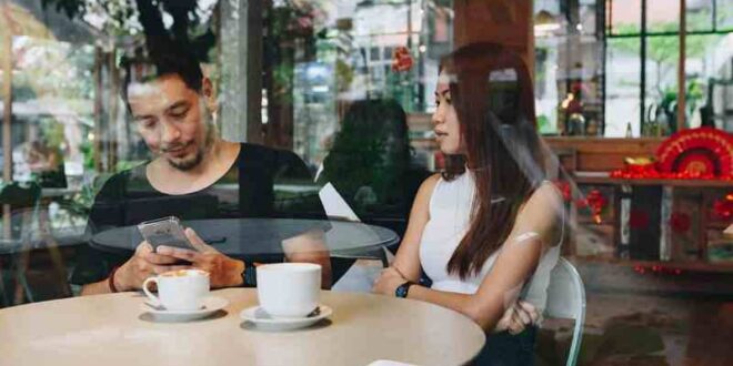 cara menghadapi pacar yang cuek dan tidak perhatian_09a6d6d50.jpg