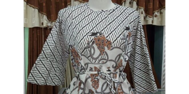 model atasan batik wanita jaman now_1d6eb4258.jpg